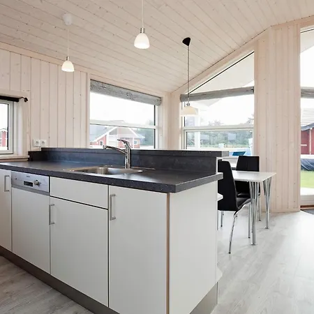 Cosy Coastal For 6 Guests *